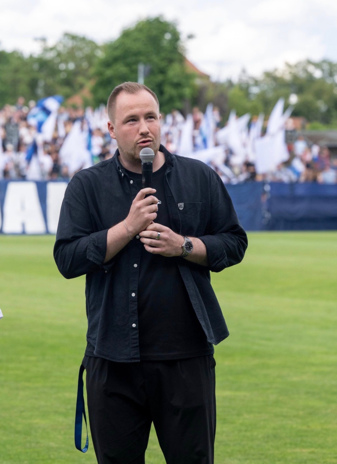 Paul Bachmeyer bei einer Ansprache im Stadion